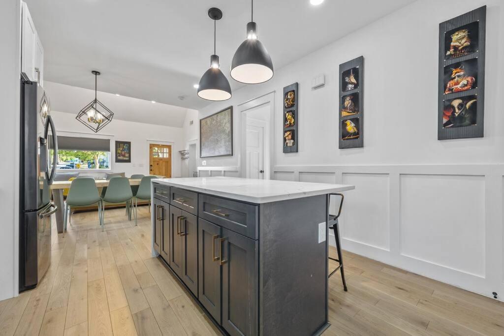 Designer Home: King Beds, Luxe Bath+Free Parking! Atlanta Exterior foto