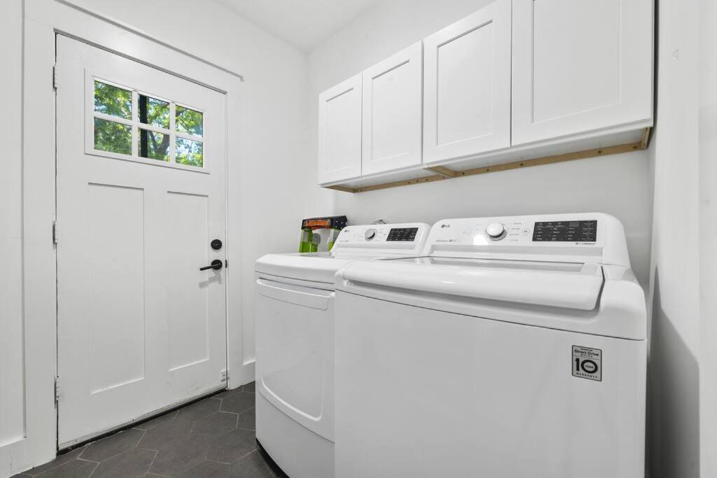 Designer Home: King Beds, Luxe Bath+Free Parking! Atlanta Exterior foto