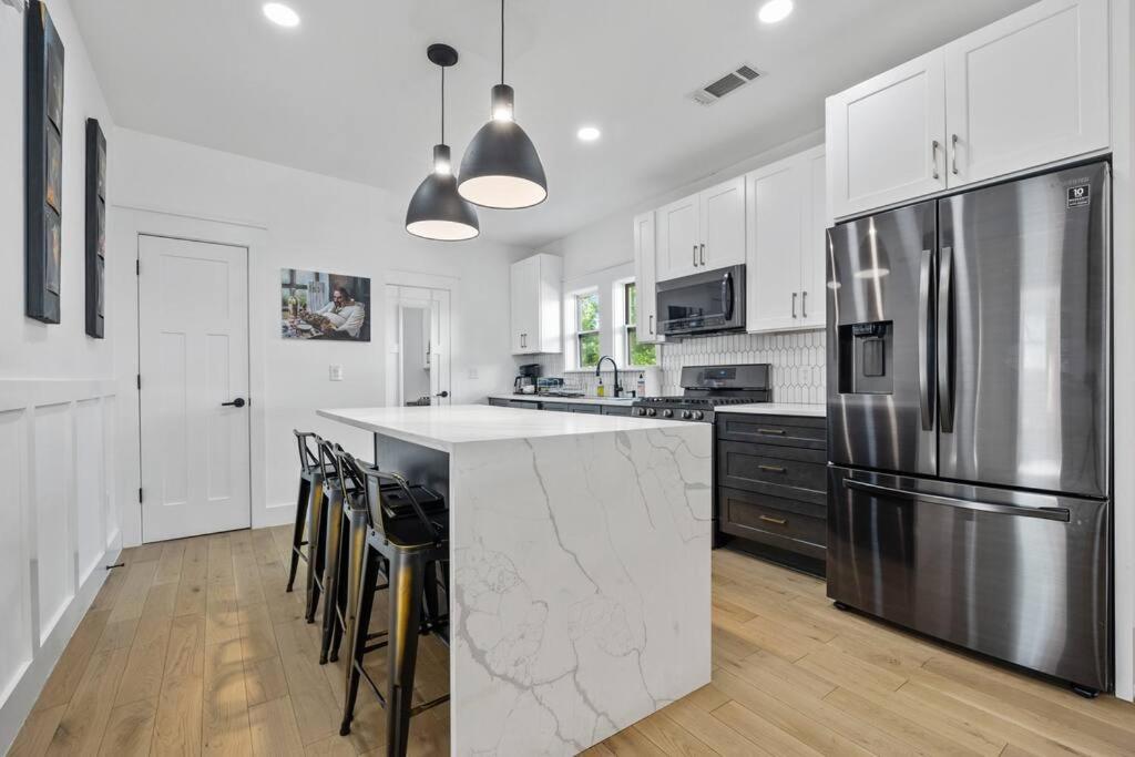 Designer Home: King Beds, Luxe Bath+Free Parking! Atlanta Exterior foto