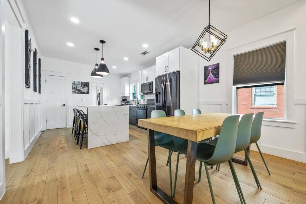 Designer Home: King Beds, Luxe Bath+Free Parking! Atlanta Exterior foto